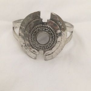 Bracelet Egyptian Style Silvertone Cuff